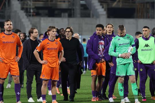 Ennesima sconfitta, ennesima sentenza: De Gea non para e Kean non segna, la Serie B è più vicina. Vanoli, così non servi