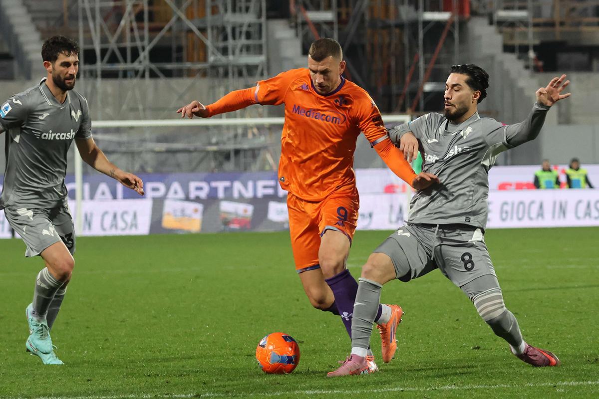 Nazione - La maglia arancione l'ennesima beffa. La Fiorentina affonda con una divisa che va contro la storia