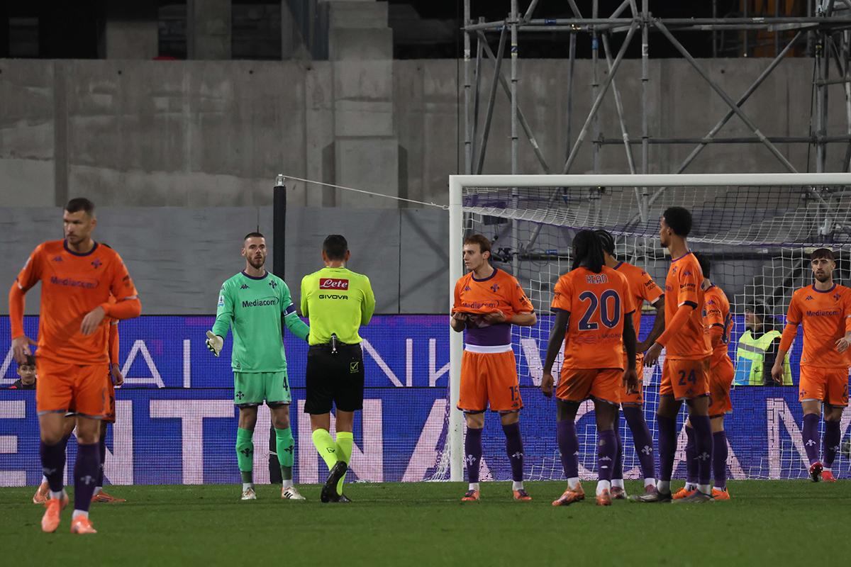 Fiorentina-Como, la squadra di Vanoli giocherà in maglia arancione