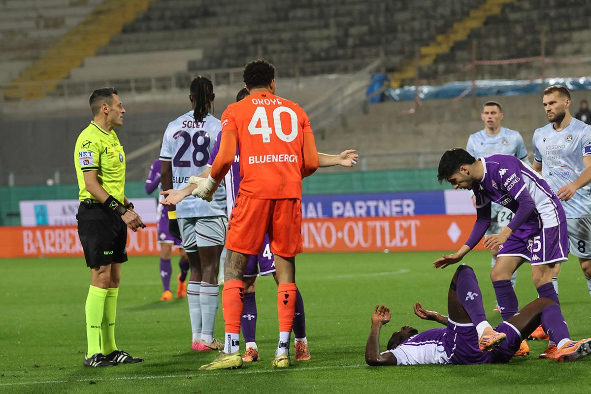 Fiorentina-Udinese, i friulani restano in dieci dopo solo 8': espulso il portiere Okoye