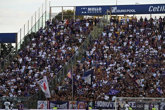 Marea viola al Tardini. Polverizzati i biglietti per il settori ospiti, saranno 3.500 i tifosi al seguito