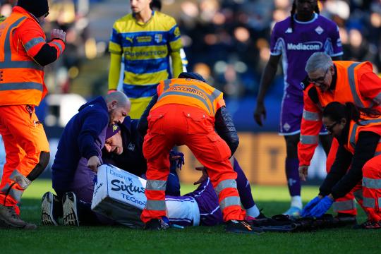 Piccoli a terra per una forte botta al torace. Pericolo scampato: sta bene