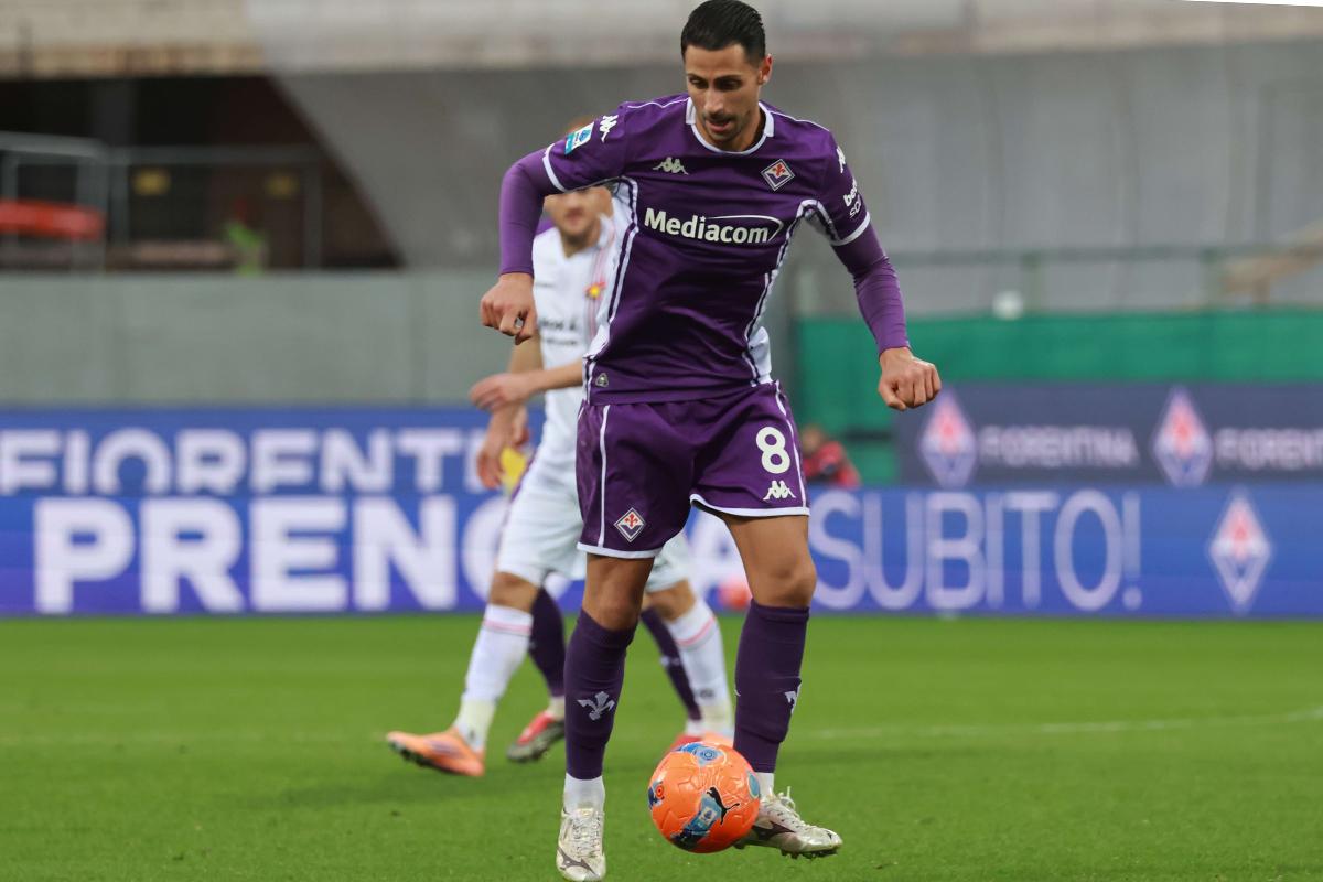 Mandragora ammonito nel finale di Como-Fiorentina: era diffidato, salta il Pisa