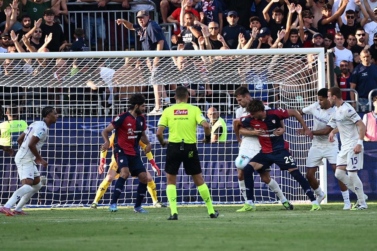 Fiorentina-Cagliari a confronto: Viola in scia, sardi a 5 lunghezze