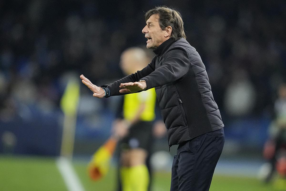 Serie A, il programma di oggi: alle 15 due match salvezza, in serata Napoli-Roma