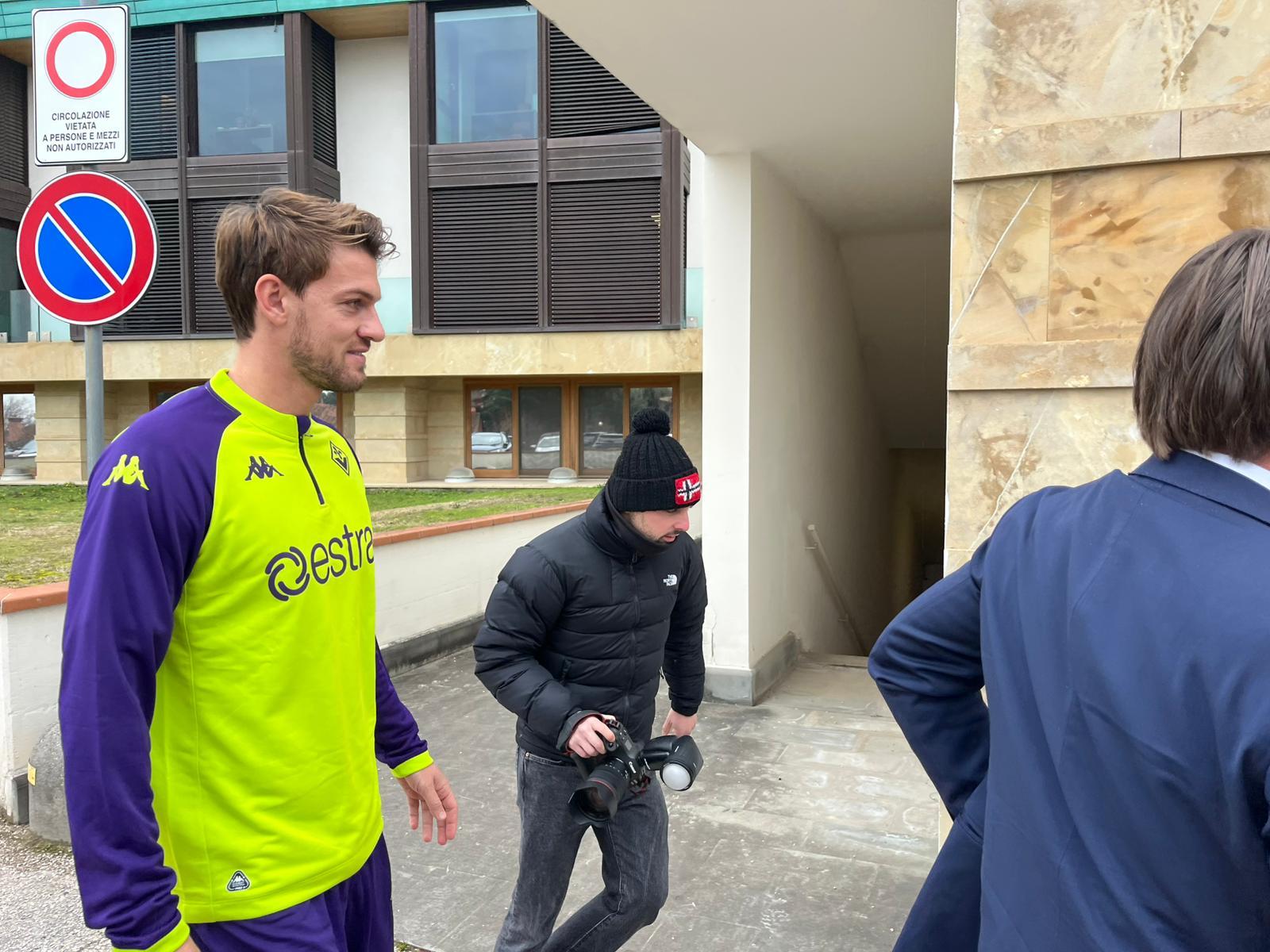 Rugani è arrivato alle visite mediche. Le immagini da Villa Donatello (VIDEO VI.IT)