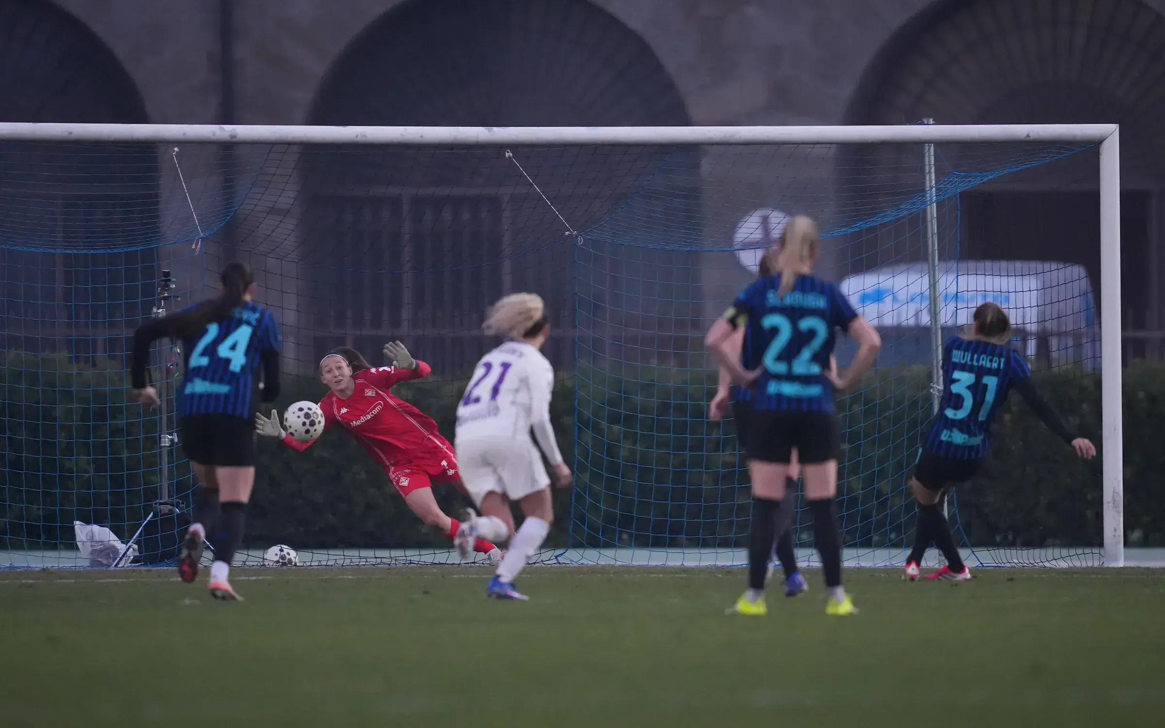 Femminile, la Fiorentina crolla in casa dell'Inter e sprofonda in classifica. 3-0 per le neroazzurre