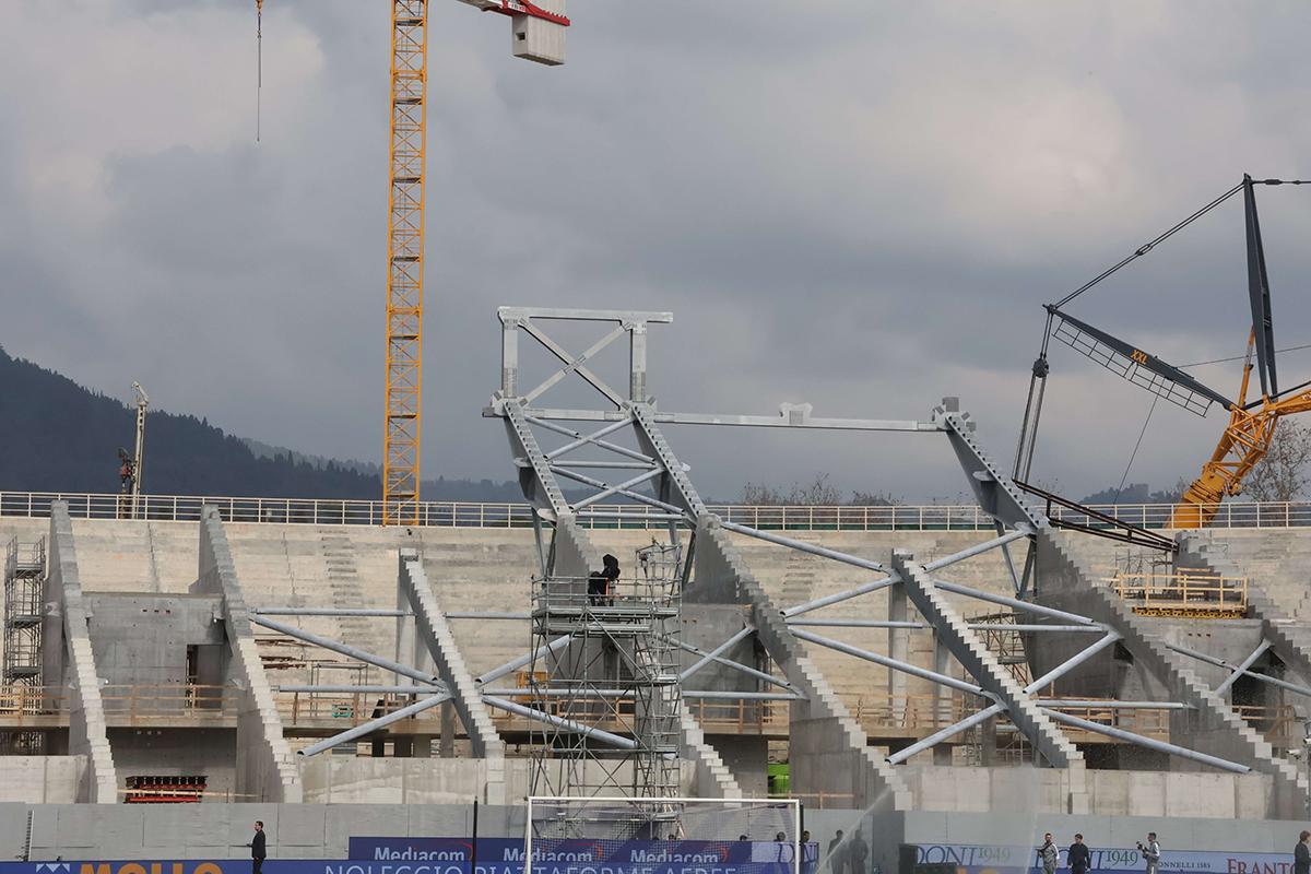Franchi, direttore dei servizi tecnici Dreoni: «Avanzano gradoni e copertura»