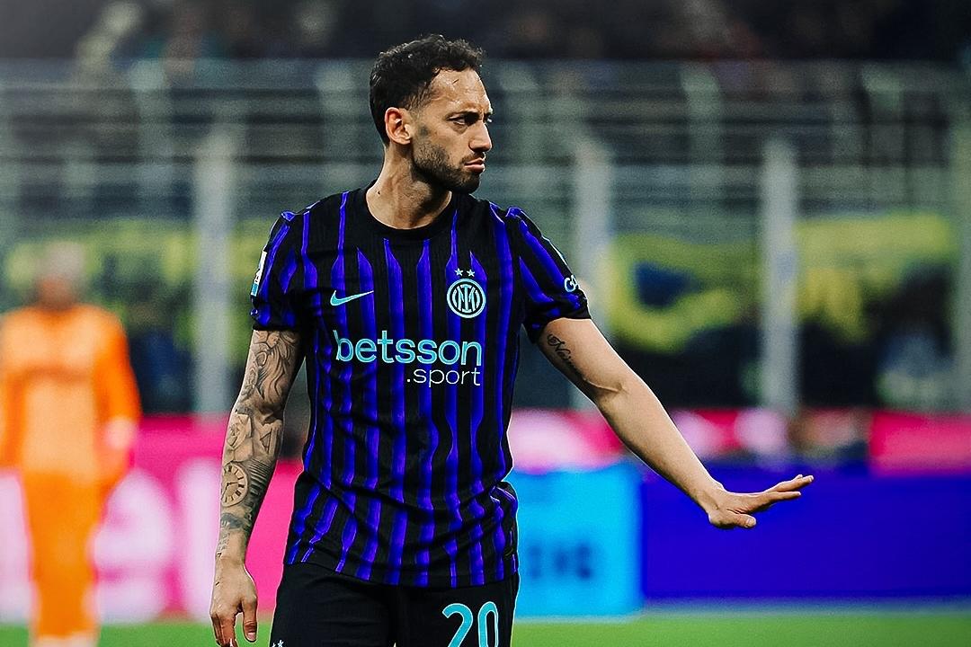 Stop per Calhanoglu: lieve risentimento agli adduttori. A rischio per Fiorentina-Inter