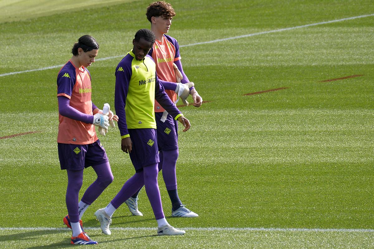 Fiorentina-Rakow, rifinitura con tanti giovani al Viola Park sotto gli occhi di Paratici e Goretti