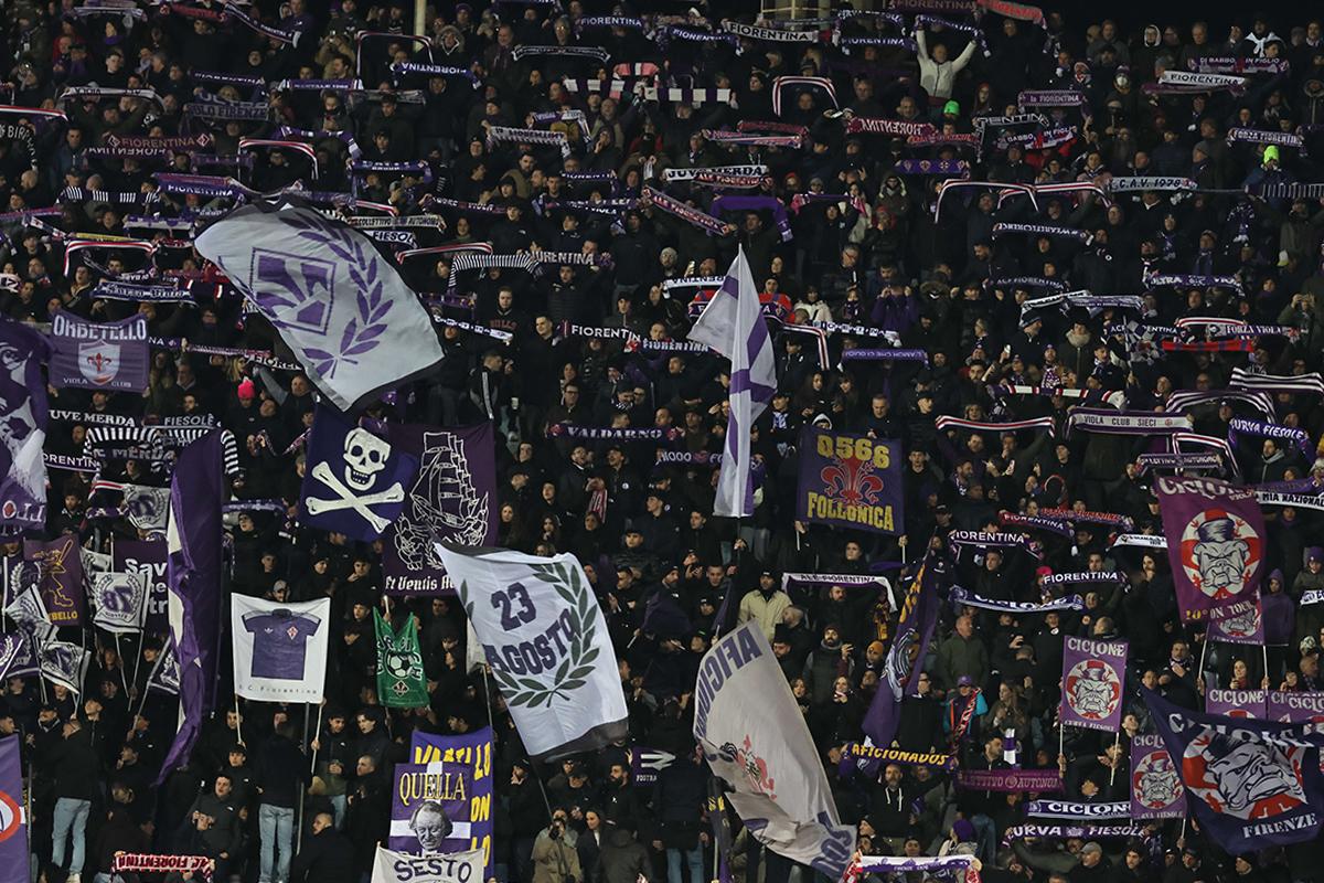 Nazione - Un fiume viola oltre la Manica. In 1600 pronti a partire per Londra