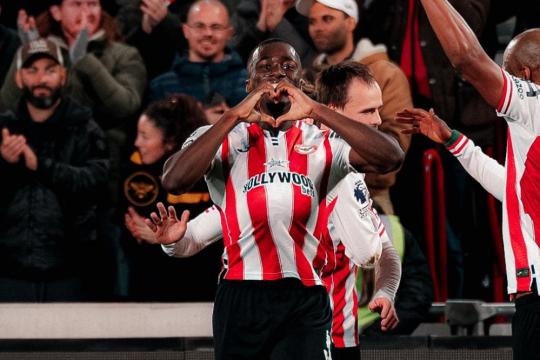 Ex viola, Kayode resta al Brentford: rinnovo di contratto fino al 2032