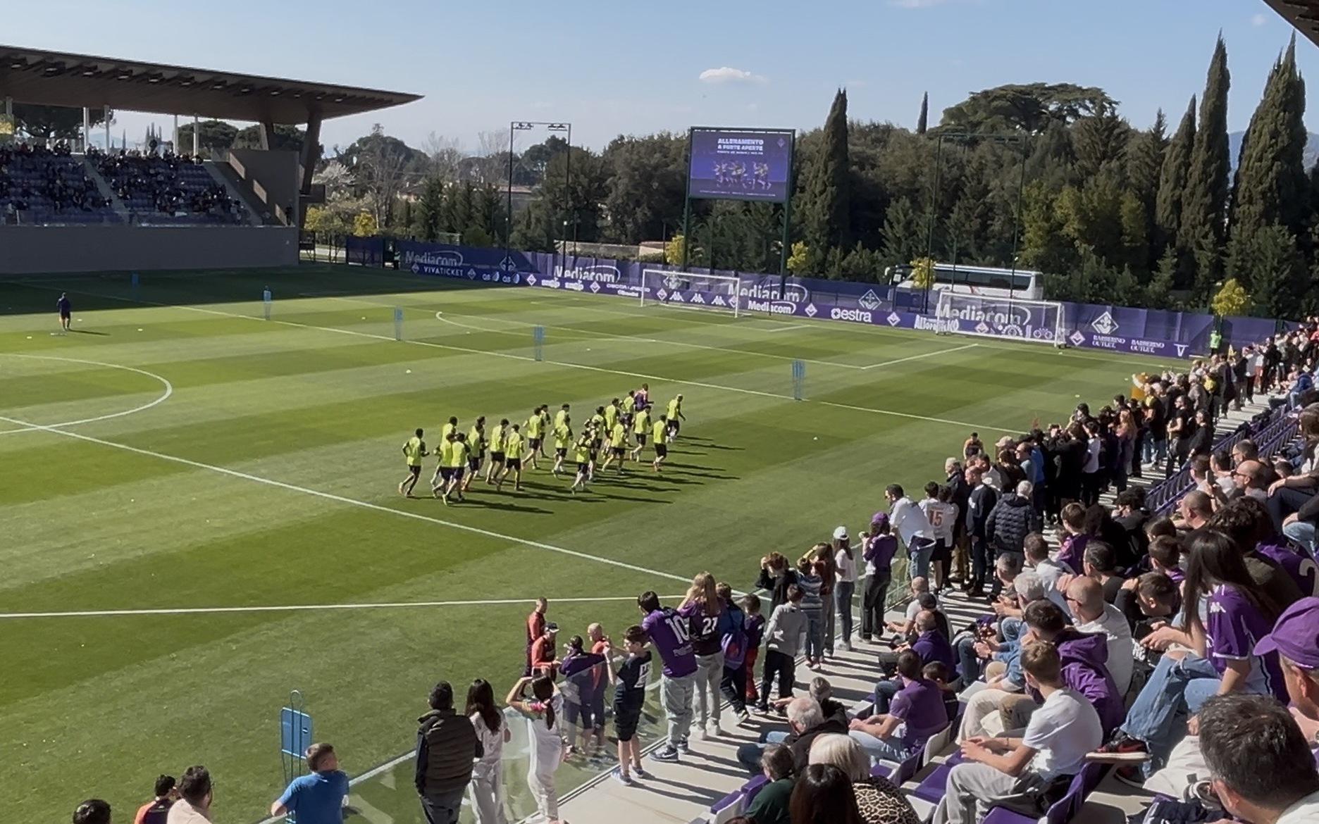 La Fiorentina che ci piace: porte aperte e legame col pubblico ricucito. Tutti insieme per il rush finale