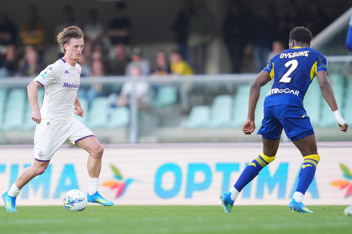 Gudmundsson, la maglia strappata e la frecciatina social... con il link al Fiorentina Store