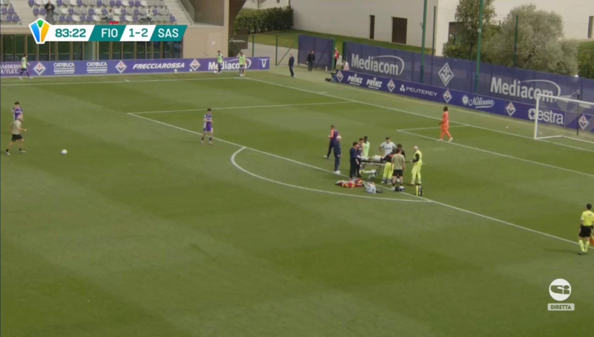 Primavera, attimi di paura al Viola Park. Un giovane del Sassuolo resta a terra per un colpo al volto