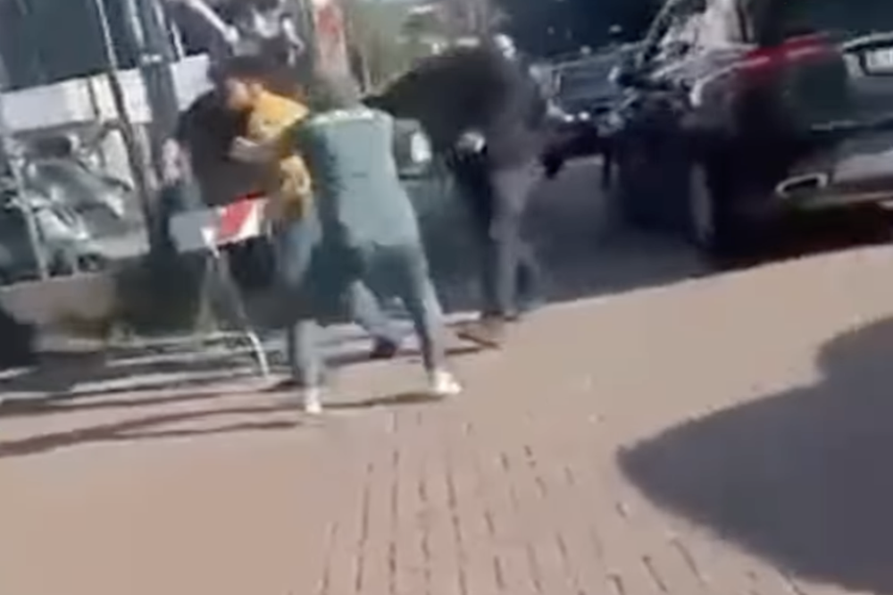 Verona, nervi tesi dopo il ko con il Milan: Orban viene alle mani con un tifoso (VIDEO)