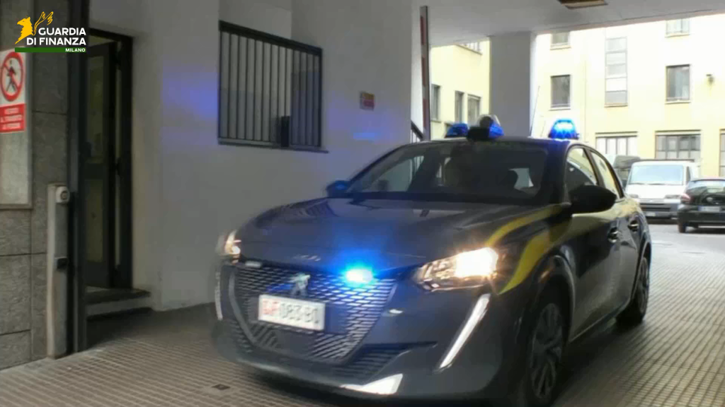 Smantellato giro di escort di lusso a Milano: tra i clienti anche calciatori di Serie A