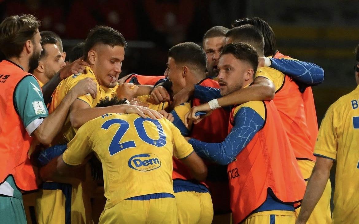 Serie B, il Frosinone schianta il Mantova e torna in A dopo due anni di assenza