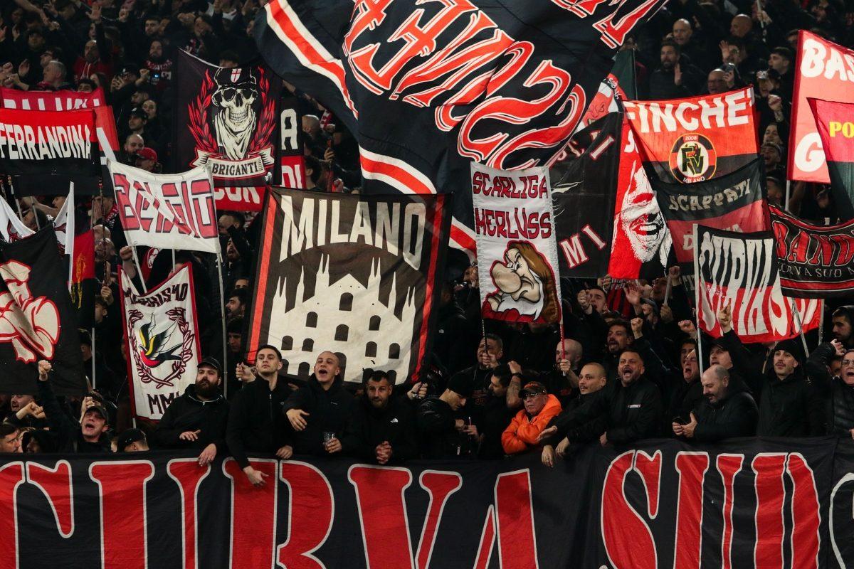 Non solo a Firenze: contestazione durissima della Curva Sud del Milan a San Siro