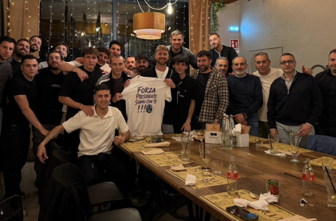 Parisi, sostegno anche dai suoi ragazzi del Serino. «Forza presidente, siamo con te!» (FOTO)