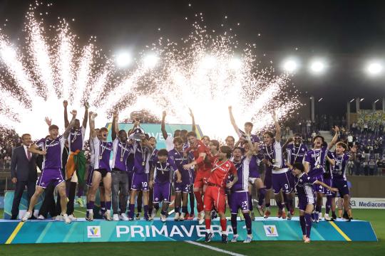 La Fiorentina Primavera è campione d’Italia: la consegna del trofeo ai ragazzi viola (VIDEO)