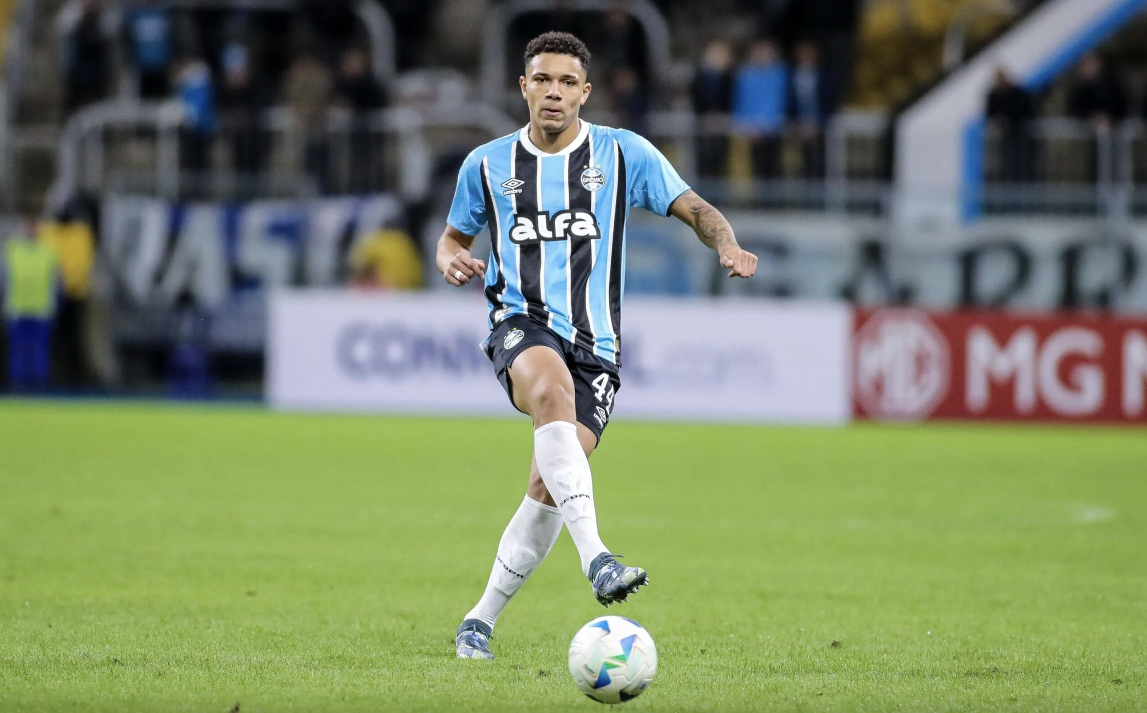 CdS Stadio - Viery, il Gremio  rifiuta 12 milioni. I brasiliani ne chiedono 20: è fuori budget