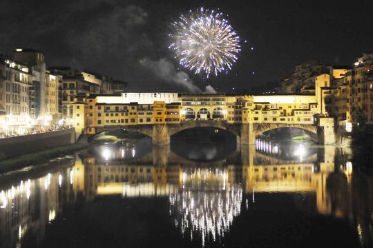 San Giovanni, omaggio per il Centenario della Fiorentina durante i Fochi