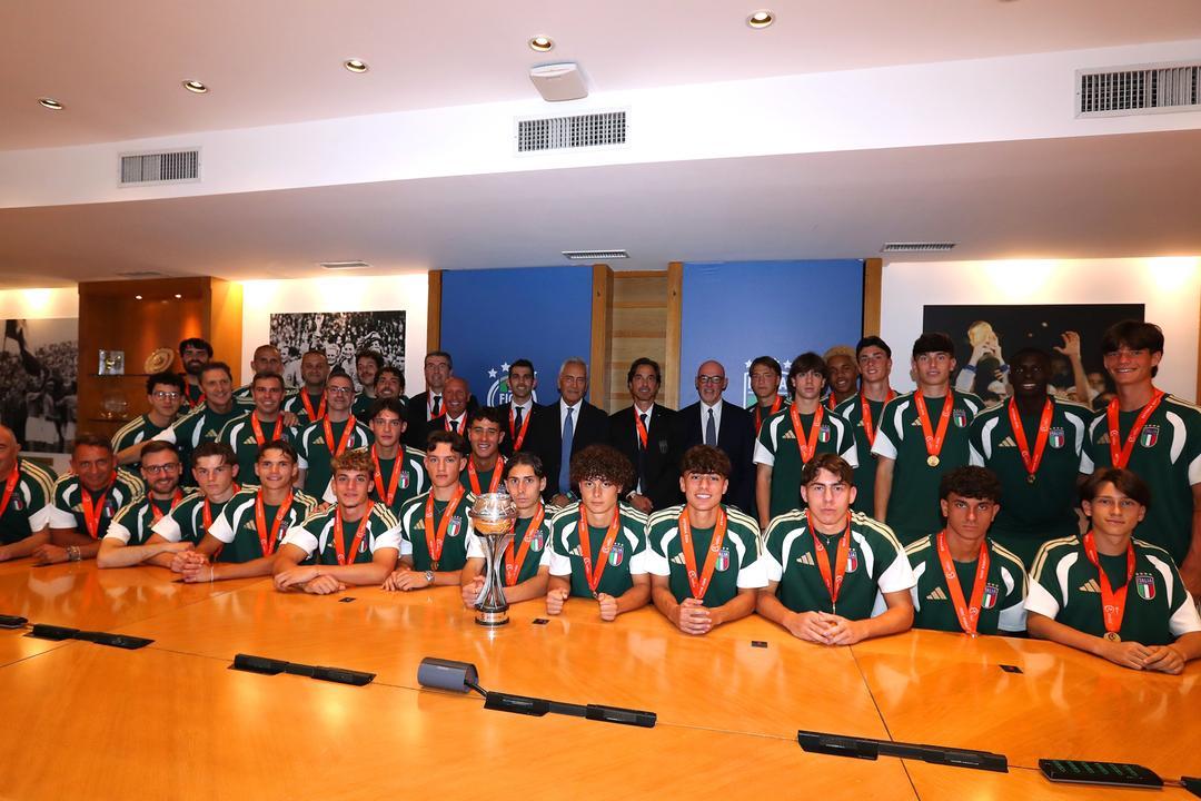 Italia U17, il viola Croci insieme ai compagni in visita alla Figc e al Senato