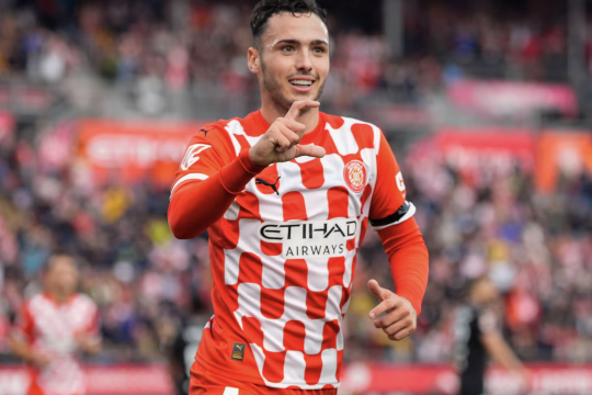 Sfida tra Fiorentina e Lazio per un laterale del Girona: ruolo e clausola