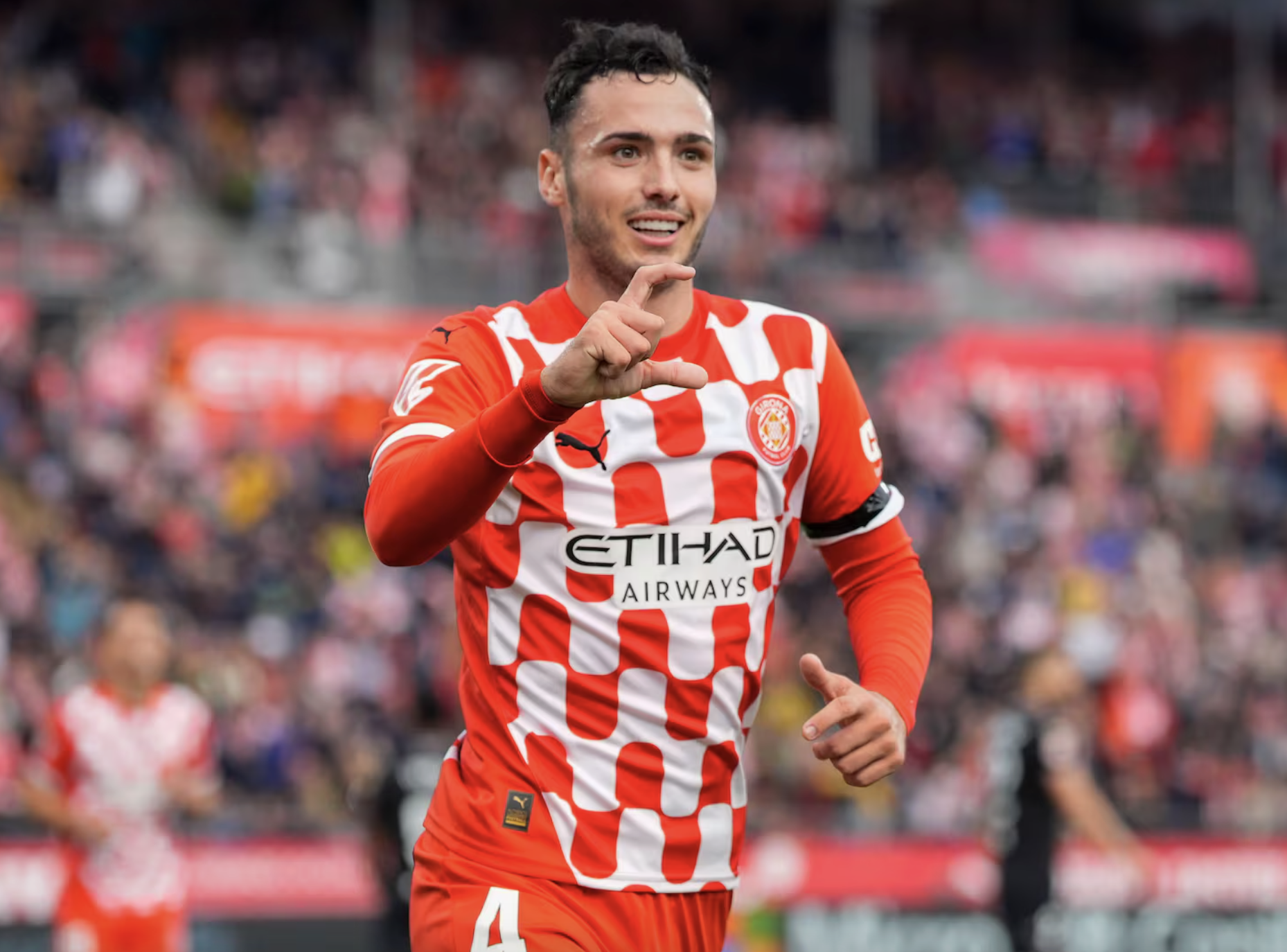 Sfida tra Fiorentina e Lazio per un laterale del Girona: ruolo e clausola