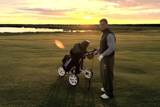 In attesa di capire se resterà a Firenze oppure no, Gudmundsson si dà al... golf (FOTO)