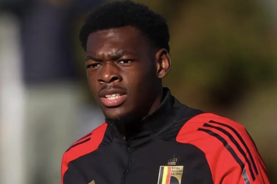Fiorentina e Como su un 18enne dello Standard Liegi: chi è Renè Mitongo