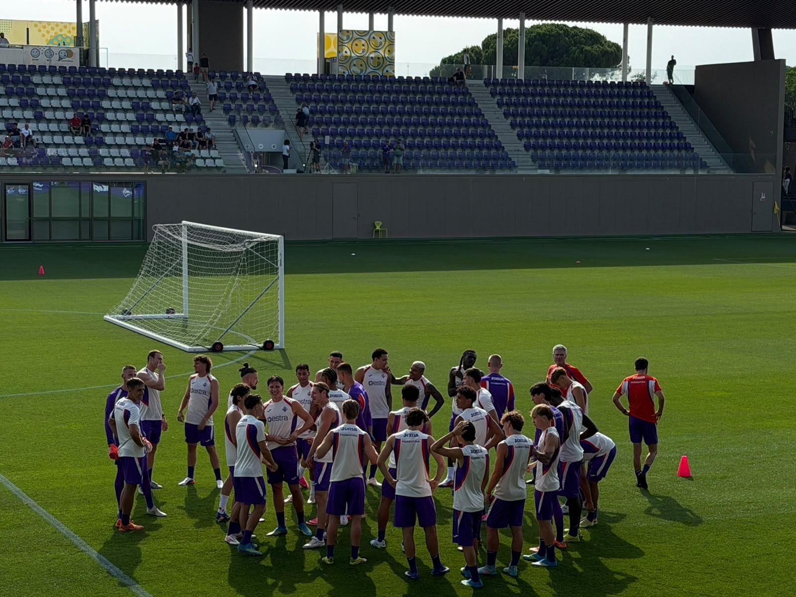 LIVE - Inizia il ritiro al Viola Park! Kean a parte, c'è Jimenez. Un centinaio di tifosi