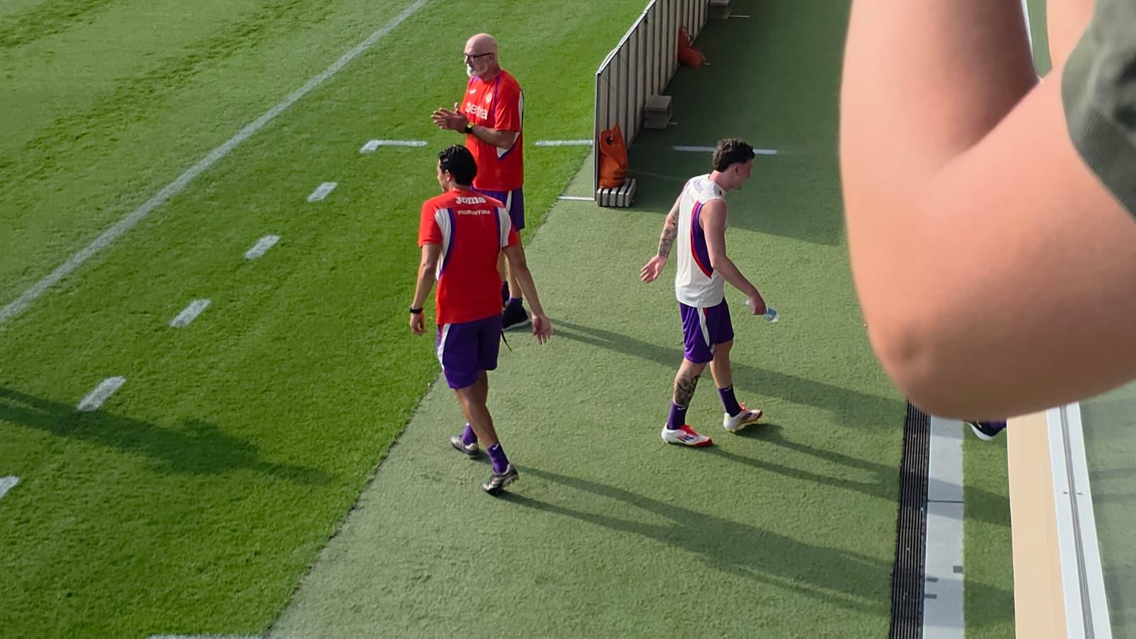 Dal Viola Park - Si ferma subito Jimenez. Massaggi a bordo campo con lo staff