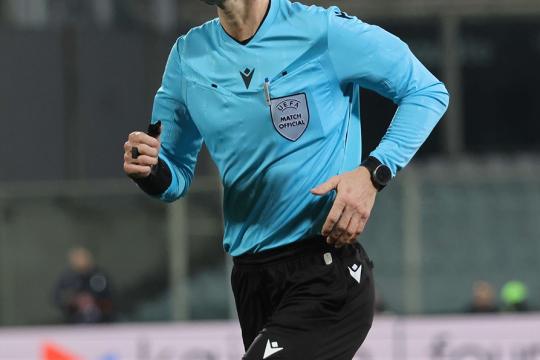 Lutto nel mondo del calcio: è scomparso l'arbitro Dieperink, Var in Crystal Palace-Fiorentina