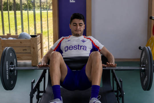 Parisi al lavoro in palestra al Viola Park: prosegue il percorso di riabilitazione (FOTO)