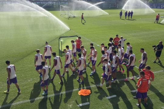 LIVE - Allenamento, tutti in gruppo con Grosso. Esercizi di possesso, le direttive del mister