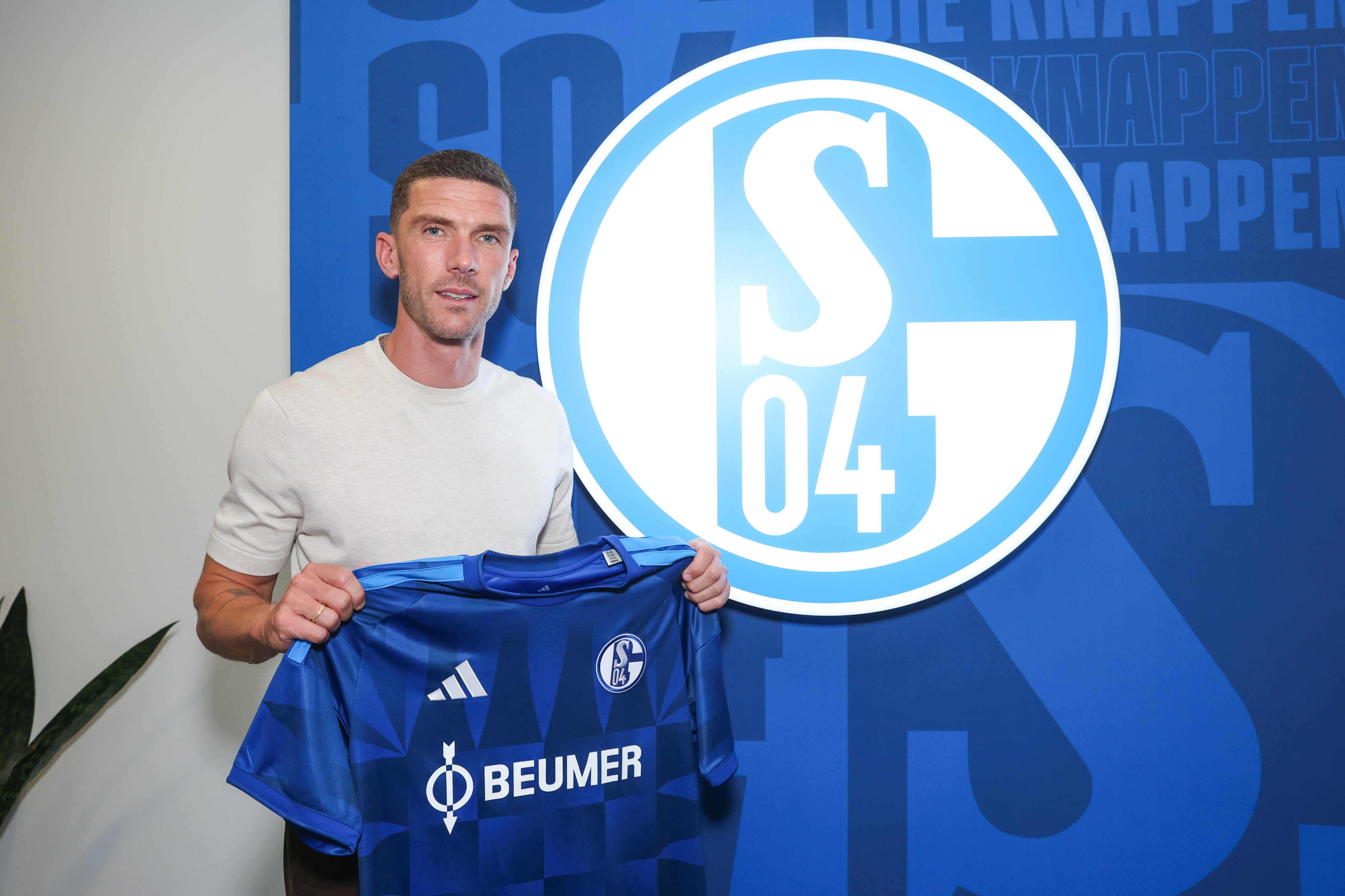 Gosens sullo Schalke 04: «I dirigenti mi hanno convinto, sono entusiasta». Indosserà la 8
