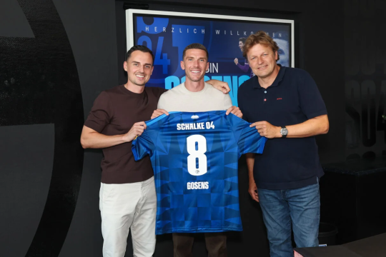 Schalke, Mulder: «Gosens giocatore di immensa qualità e vero leader»