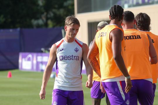 Gudmundsson scherza sul caldo: «Chi non ama correre con 40 gradi?»