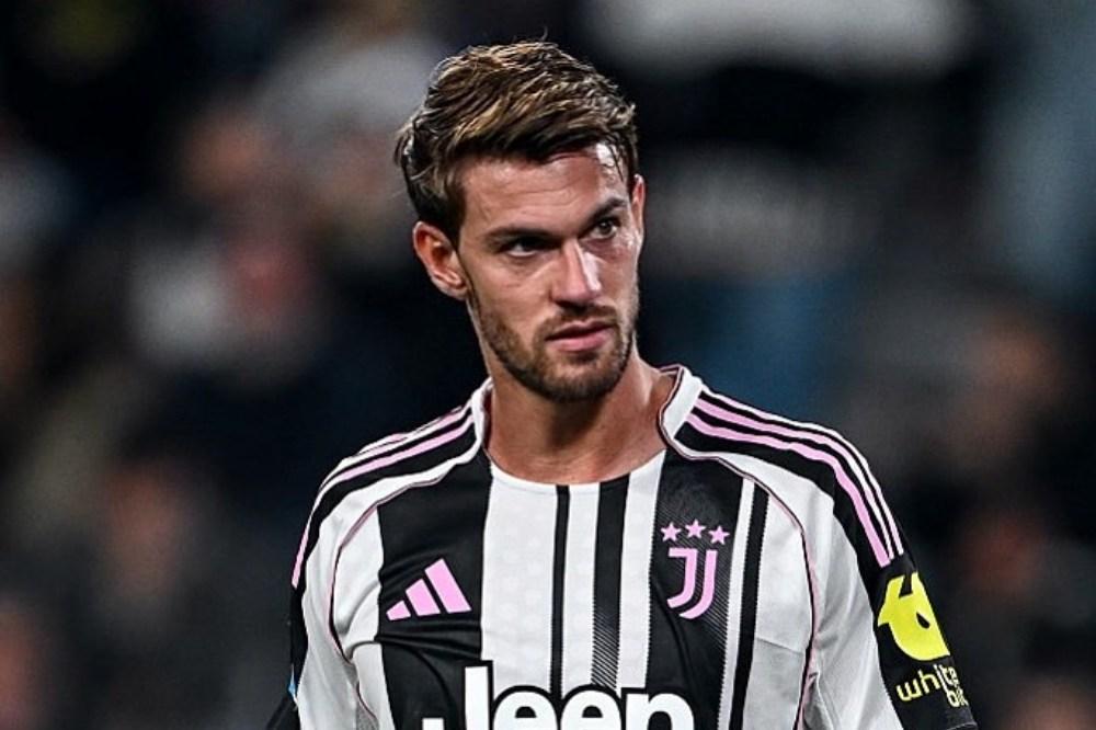 Juventus, si ferma Rugani: almeno un mese di stop