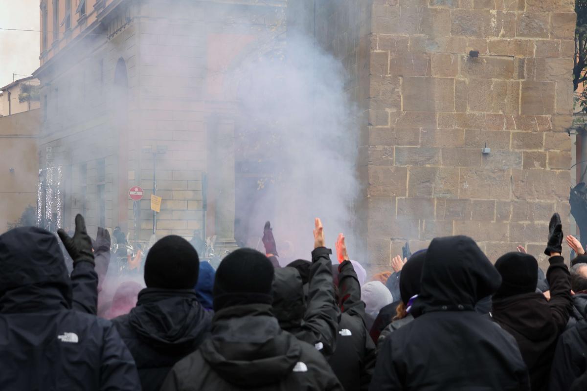 CorFio - Pugni, martelli, vetri rotti: guerriglia ultras in A1