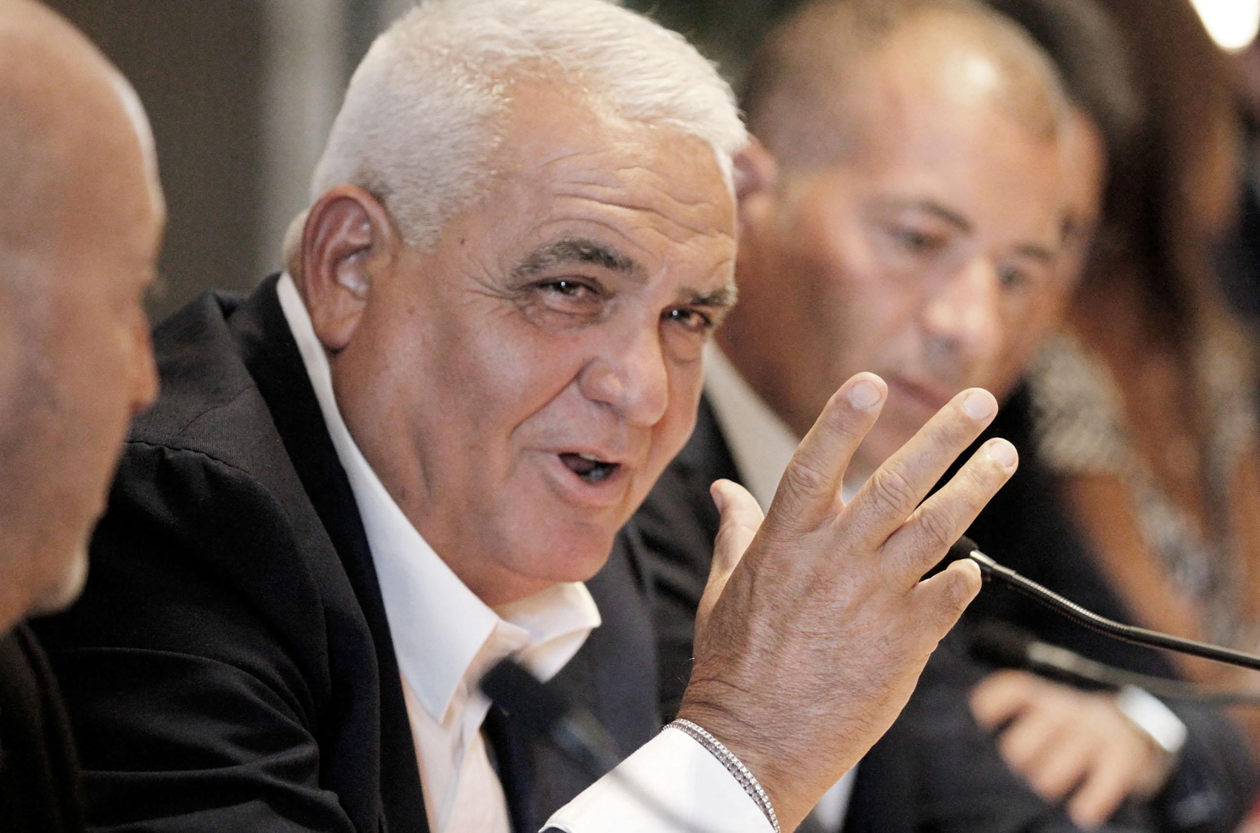 Lecce, lo sfogo di Corvino in conferenza stampa: «Offese e bestemmie davanti a mia moglie»