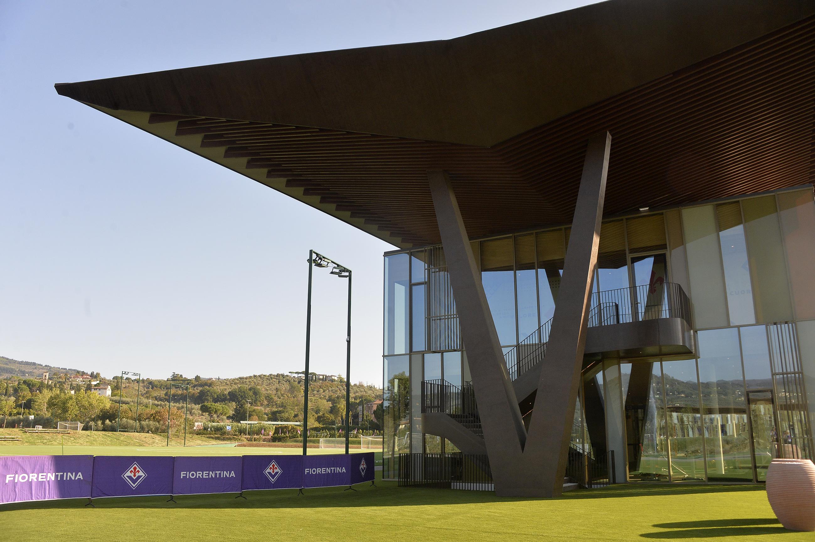 Notte al Viola Park per i calciatori dopo l'Aek: la scelta di Vanoli