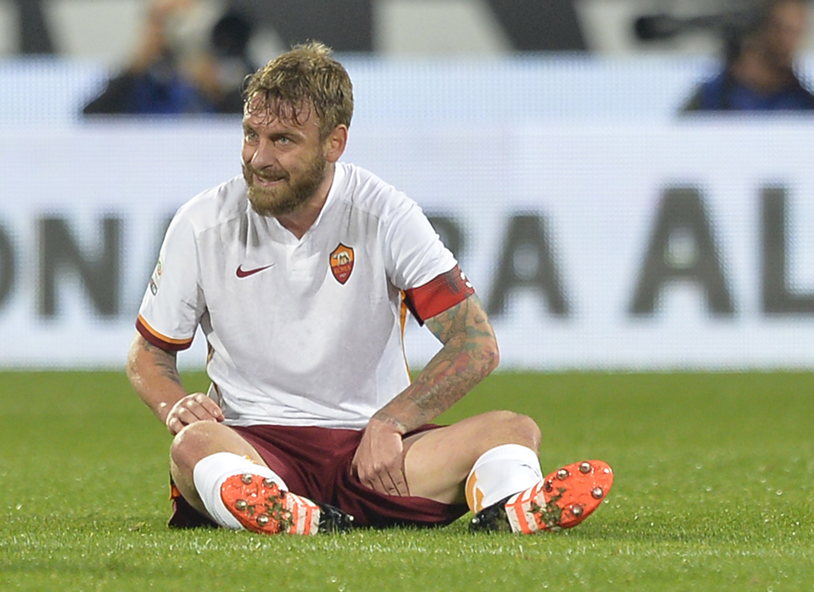 Sabato la Roma: accertamenti per De Rossi. Quasi sicuramente out sabato a Firenze