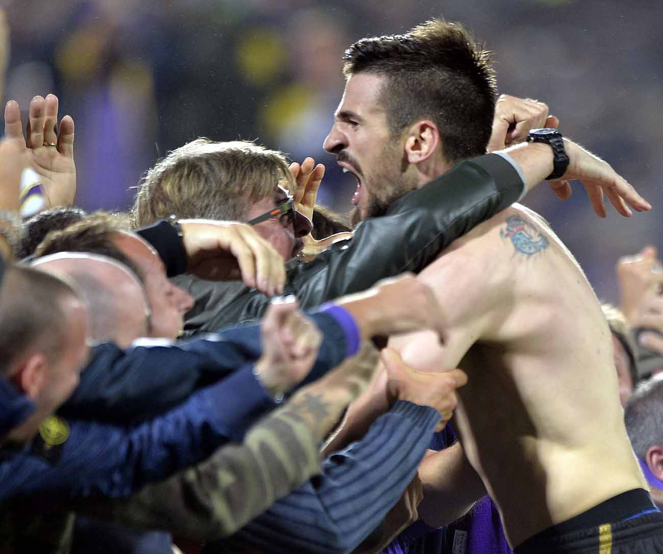 Errori (tanti), cuore e insulti: Tomovic torna al Franchi da ex. In una difesa da 'Fiorentina vintage'