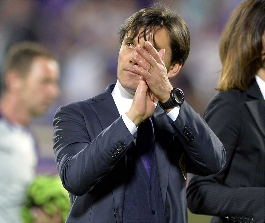 Abbracci e strette di mano, passaggio di consegne tra Montella e lo staff di Pioli