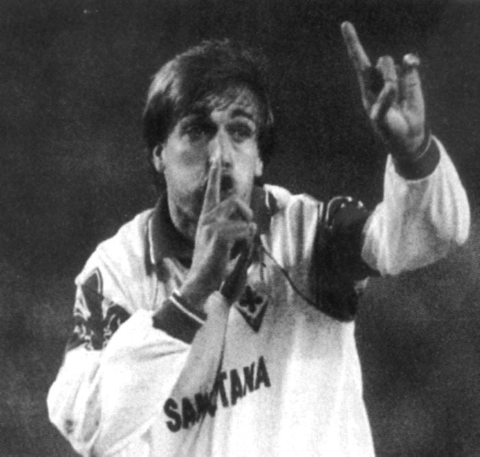 Il dito di Batistuta, l'inchino di Mutu: quando il calcio diventa teatro