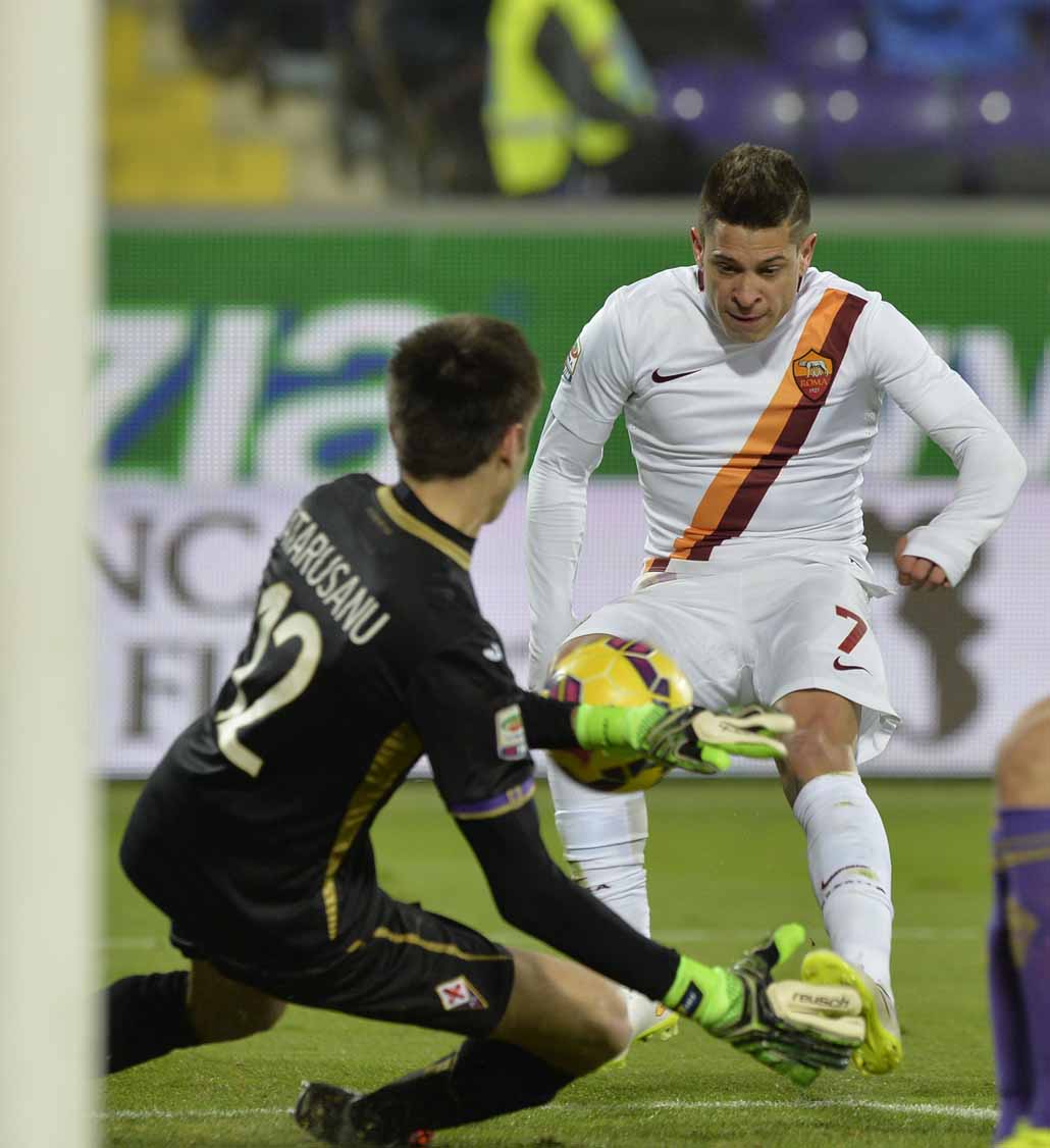 Idea Santon per la difesa. Davanti occhio a Iturbe, esubero a Roma