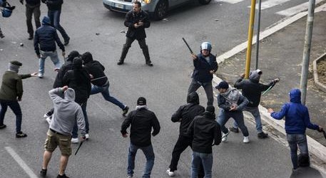 Pre partita agitato a Londra. Scontri tra la polizia inglese ed i tifosi della Roma, c'è un arresto